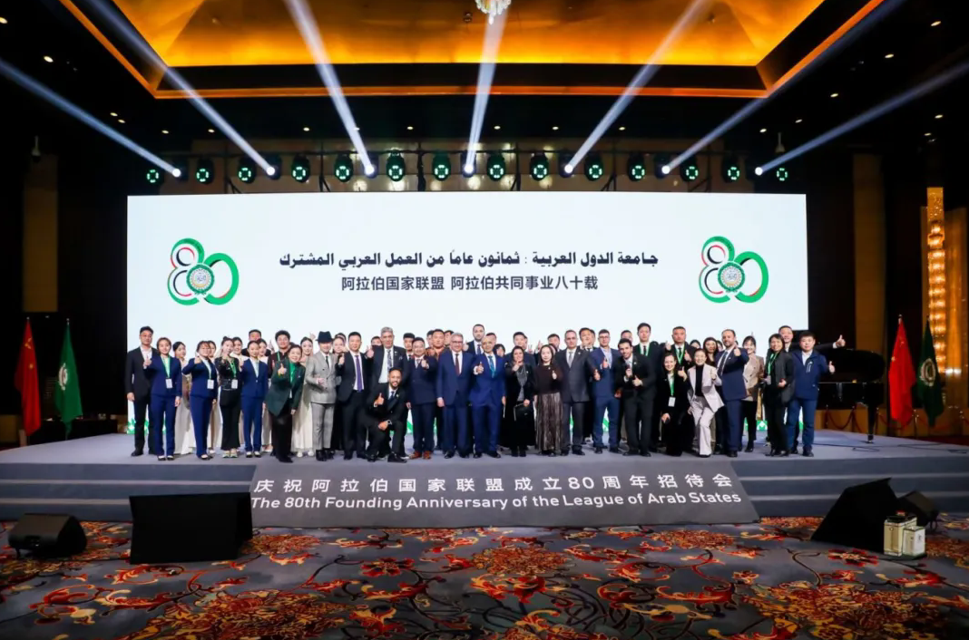 丁集婚纱小镇精彩亮相阿盟成立80周年纪念活动